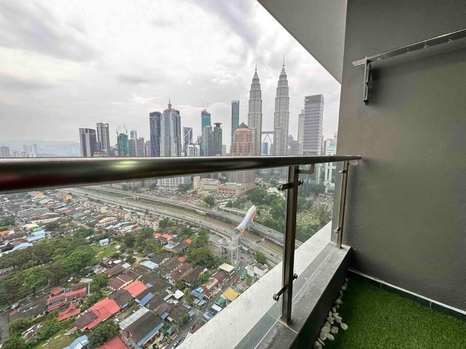 Legasi At Kampong Bahru With Full Kl View, 10Min Walk Train Station & Klcc Apartment Kuala Lumpur Exterior photo